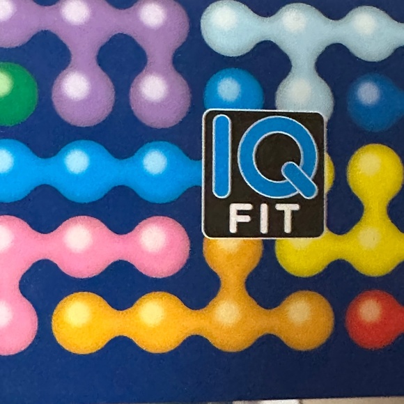 IQ fit. Fun brain teaser/strategy game where you Make the pieces fit together. - Picture 11 of 13